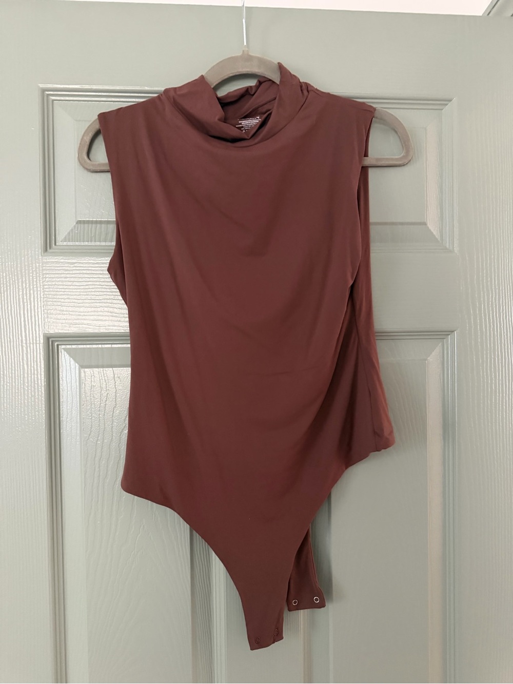 Sleeveless Mock Neck Bodysuit in Dusty brown